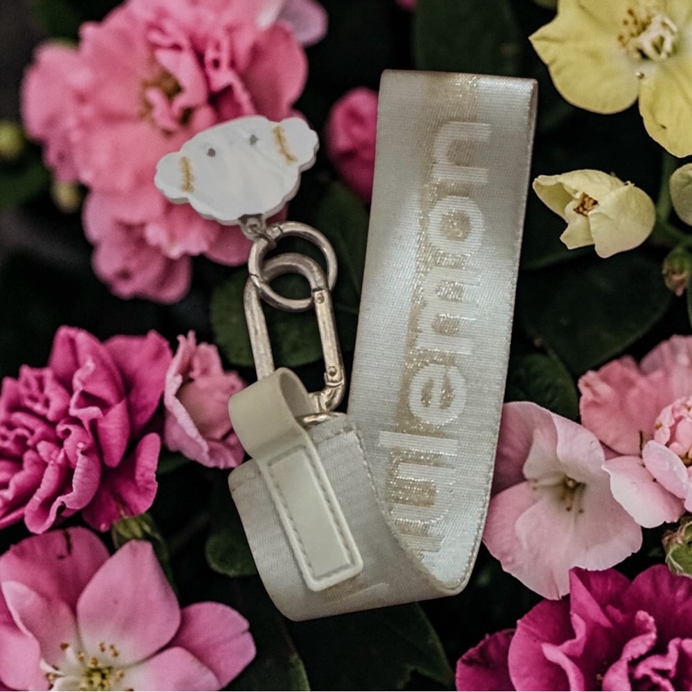 Lululemon Silver Strap with Silver Clip and beige line